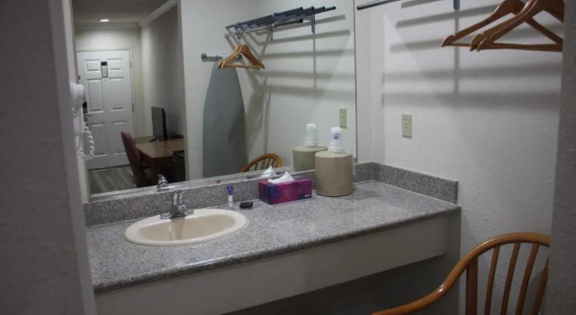 Четырёхместный номер Standard Value Inn & Suites