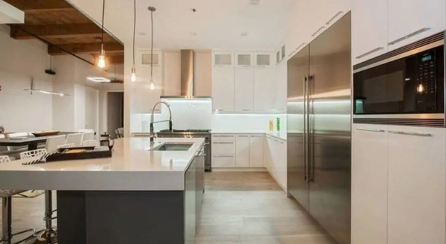 Кровать в общем номере с 6 комнатами Breathtaking 6 BDR Luxury Condo Downtown Chicago
