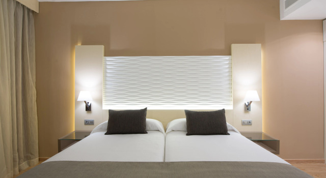 HL Suitehotel Playa del Inglés, Забронировать Отель Отели Плайя дель Инглес с парковкой, рядом с Экуменический храм Эль-Сальвадор, Парковка