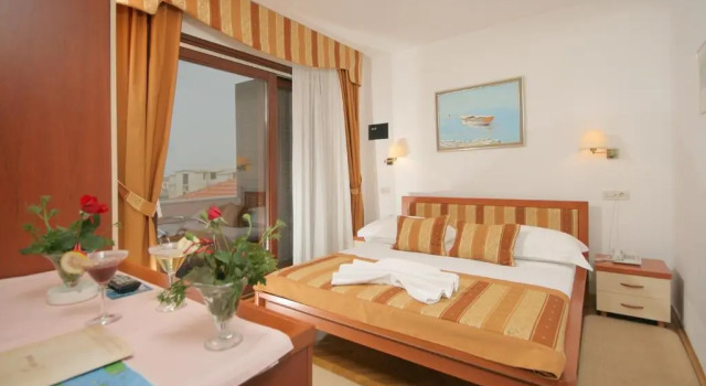 Двухместный номер Standard с балконом Hotel Trogirski Dvori