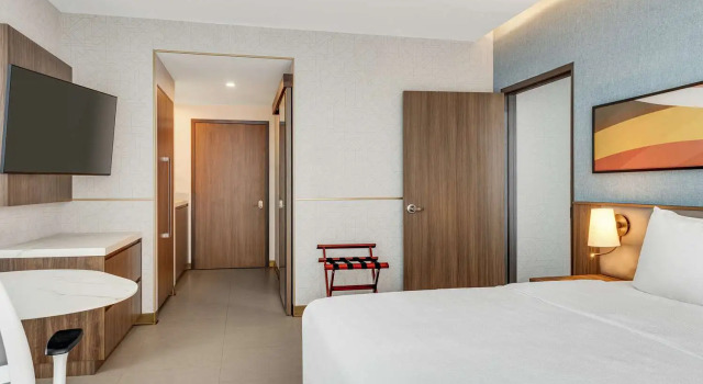 Двухместный люкс c 1 комнатой Hilton Garden Inn San Jose Airport City Mall