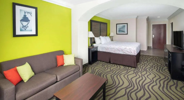Люкс La Quinta Inn by Wyndham Calhoun South I-75