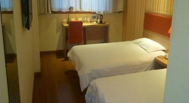 Home Inn (Xianyang Airport Weicheng District Dongfeng Road), Rezerwuj Hotel Xianyang Shaanxi