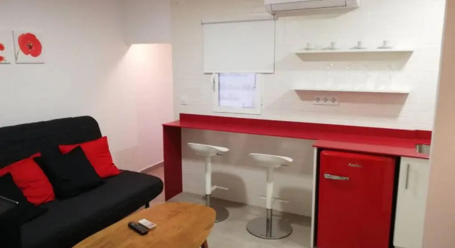 M1 Cool Loft 1 min walk to metro 15 min center by metro