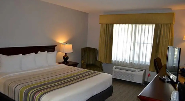 Двухместный люкс Country Inn & Suites by Radisson, Gurnee, IL