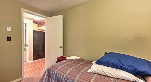 Cozy Arrowhead Lake Home w/ Sunroom + Pool Access!, Buchen Sie Hotel Pocono Lake 