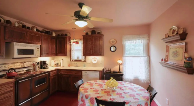 Коттедж с 2 комнатами Onion Creek Cottage