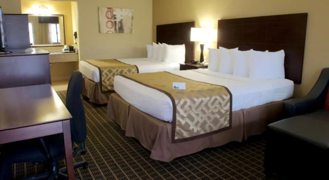 Четырёхместный номер Deluxe Best Western Green Tree Inn