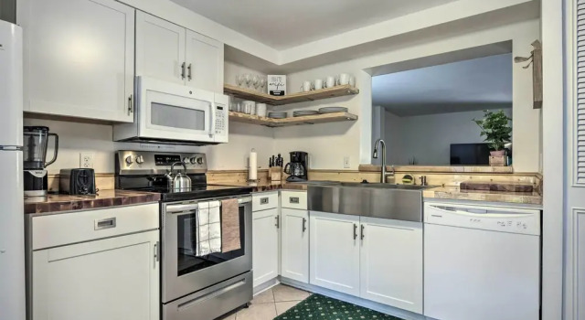 Апартаменты с 2 комнатами Walk to Dtwn & Breweries: Townhome in Cary!