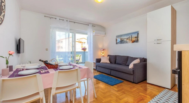 Beautiful Apartment in Crikvenica With Wifi and 2 Bedrooms, Забронировать Апартаменты/квартира Цриквеница Приморско-Горанская жупания