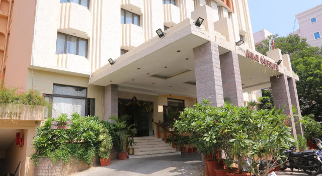 Hotel Surguru, Забронировать Отель Отели штата Тамилнада с завтраком, Завтраки