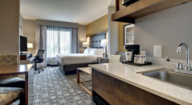 Двухместный люкс Holiday Inn Express Hotel & Suites Albany by IHG
