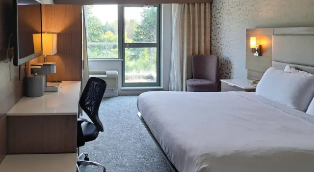 Двухместный номер Standard с балконом Comfort Hotel Vancouver Airport