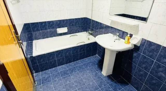 TIDY Premium Hostel Male&Female Al Majaz Sharjah, Забронировать Хостел Отели Аль-Махаз с парковкой, Парковка