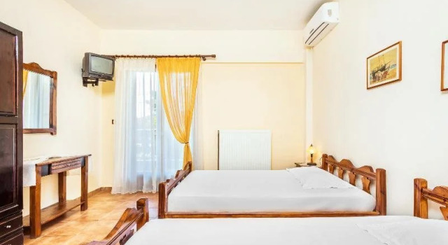 Karnagio Vasilas, Book Hotel  