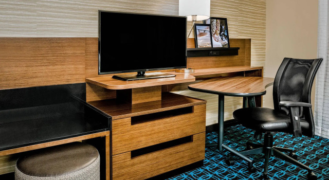 Четырёхместный номер Standard Fairfield Inn & Suites Van Canton Area