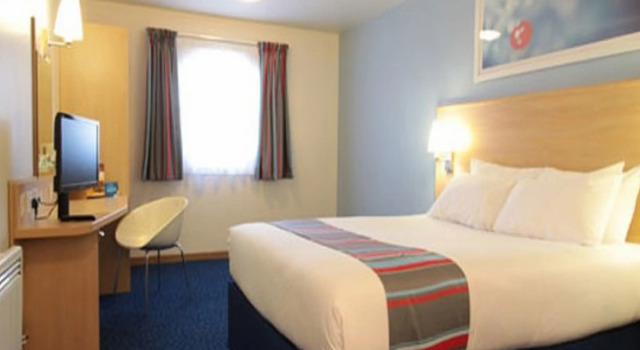 Travelodge Arundel Fontwell, Забронировать Отель Отели Исторического графства Суссекса с парковкой, Парковка