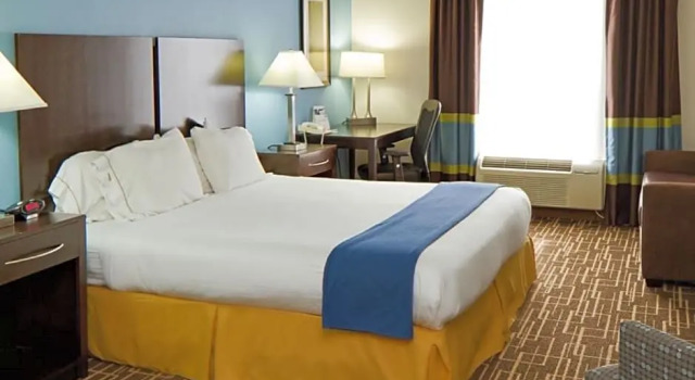 Двухместный номер Deluxe Holiday Inn Express & Suites Greenville-Downtown by IHG