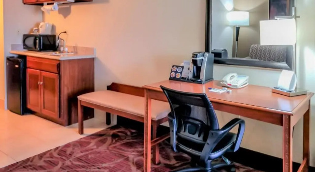 Люкс Holiday Inn Express Hotel & Suites Orange City - Deltona by IHG