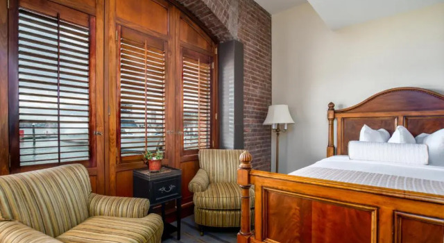 Двухместный номер Standard с видом на гавань The Inn at Hendersons Wharf, an Ascend Collection Hotel