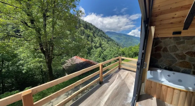 Семейное бунгало с балконом и с видом на горы Ayder Çalıkuşu Bungalov