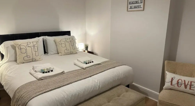 Chill 3-bed House in Gloucester, Забронировать Отель Отели Англии 3 звезды, 3*