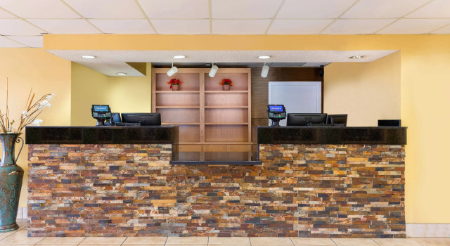 Quality Inn Arlington, Rezerwuj Hotel Arlington Dallas - Fort Worth Metropolitan Area