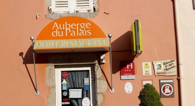 Auberge du Palais, Rezerwuj Hostel Celles-sur-Durolle Owernia