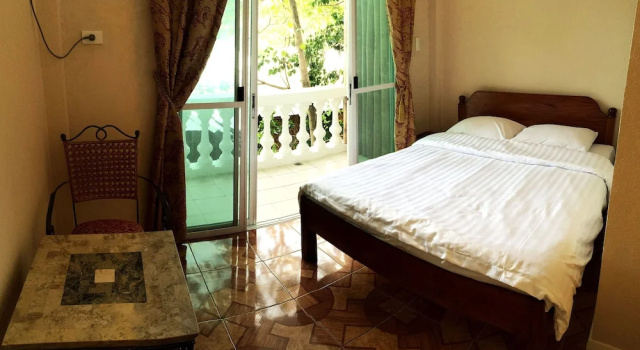 Четырёхместный семейный номер Standard с красивым видом из окна Blue Garden Resort