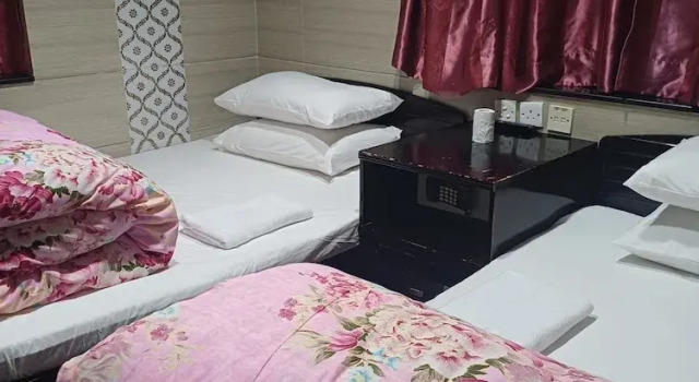 Трёхместный номер Deluxe Everest Hostel