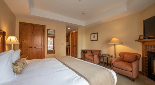 Slopeside Studio Unit With Kitchenette Studio Bedroom Condo - No Cleaning Fee! by RedAwning