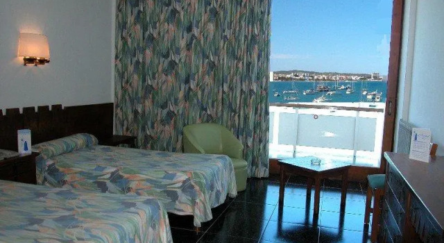 Двухместный номер Standard с балконом и с видом на море Hotel Arenal