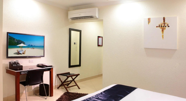 Номер Superior с балконом Queens Hotel Angeles City