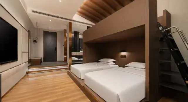 Люкс The Space Hotel (Kunming Cuihu Old Town Street )