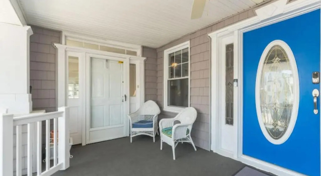 Коттедж Beach Block 7 bdrms Parking Patio and Sunroom