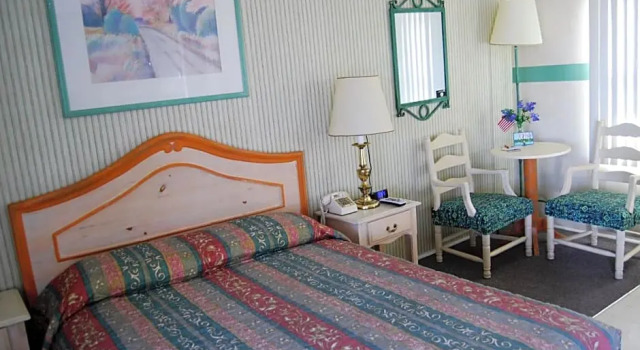Номер Classic Redwood Motel