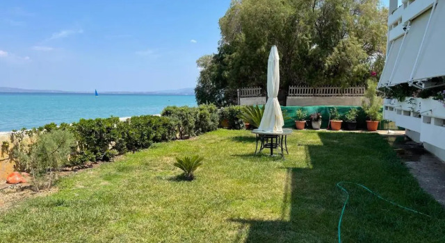 Stunning Beachfront Apartment Strátos, Réserver Appartement Velo-Vocha Corinthie