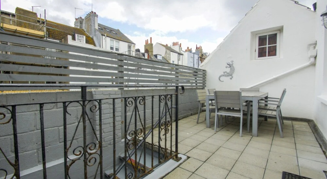 Апартаменты Marine Cottage Parking by Brighton Holiday Lets