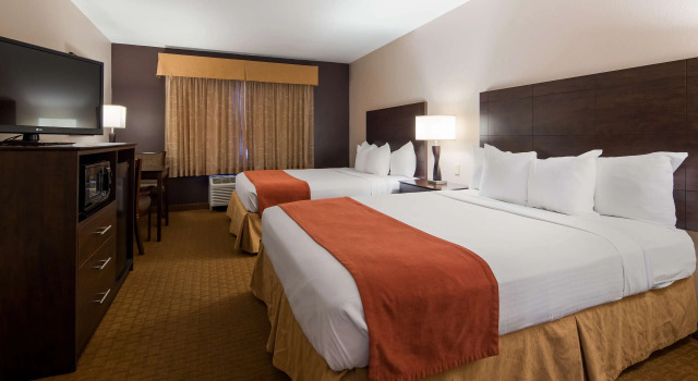 Четырёхместный номер Standard Best Western Flora Inn