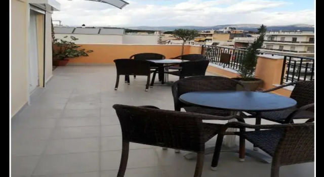Трёхместный номер Standard с балконом Lakonia Hotel