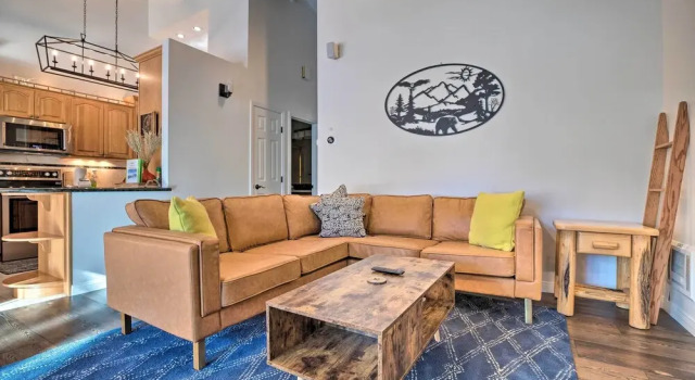 Апартаменты Epic Mammoth Lakes Getaway w/ Shared Pool, Hot Tub