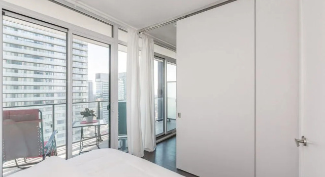 Noel Suites- Peter and Richmond St West, Забронировать Отель Бизнес-отели Торонто, рядом с Больница «Маунт-Синай», 4* 5*
