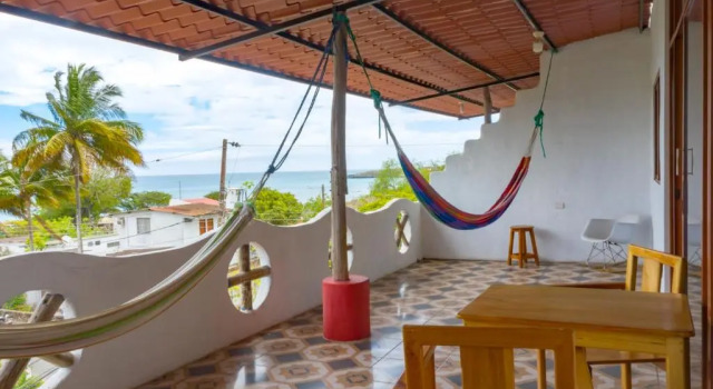 Трёхместный номер Standard с балконом и с видом на море Royal Galápagos Inn