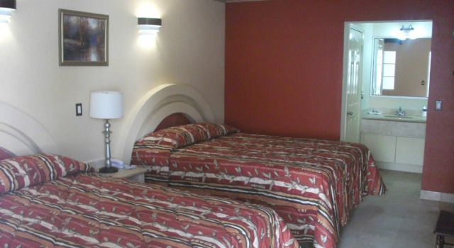 Hotel Pueblito Inn, Rezerwuj Hotel Hotele w Rosarito z parkingiem, Parking