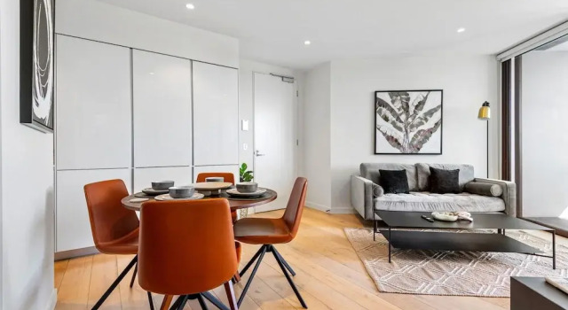Elegant 2-bed Apartment With Expansive City Views, Забронировать Апартаменты/квартира Мельбурн Melbourne Region, рядом с Театр «Чейпл офф Чейпл»