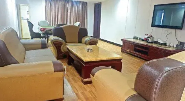 Люкс Deluxe Sihui Julong Hotel (Dawang Plaza)