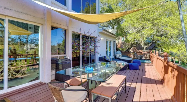 Waterfront Lake Travis Luxury Home w/ Large Deck!, Prenota Casa vacanze Cottage a Spicewood, Cottage