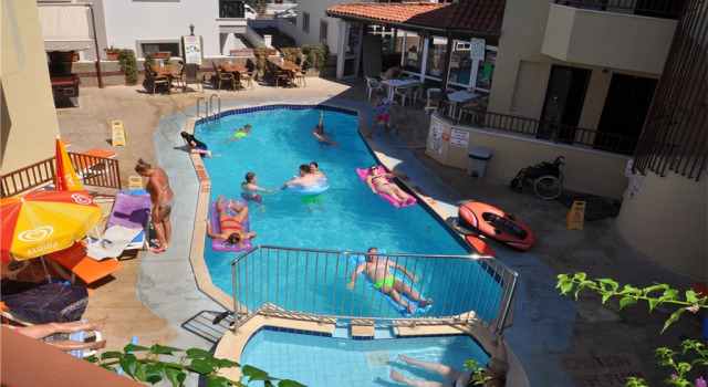 Hibiscus 1 And 2 Apart Hotel, Забронировать Отель Отели Мармарис с бассейном, рядом с Аквапарк Атлантис, Бассейн