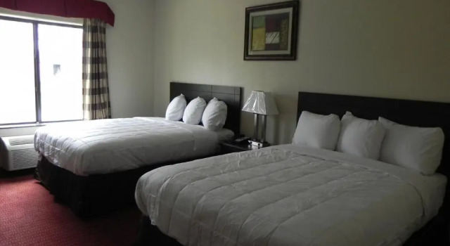 Четырёхместный номер Standard Yorktown Inn and Suites
