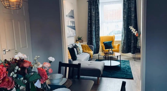 Коттедж Stylish, Spacious & Luxurious Home - Parking